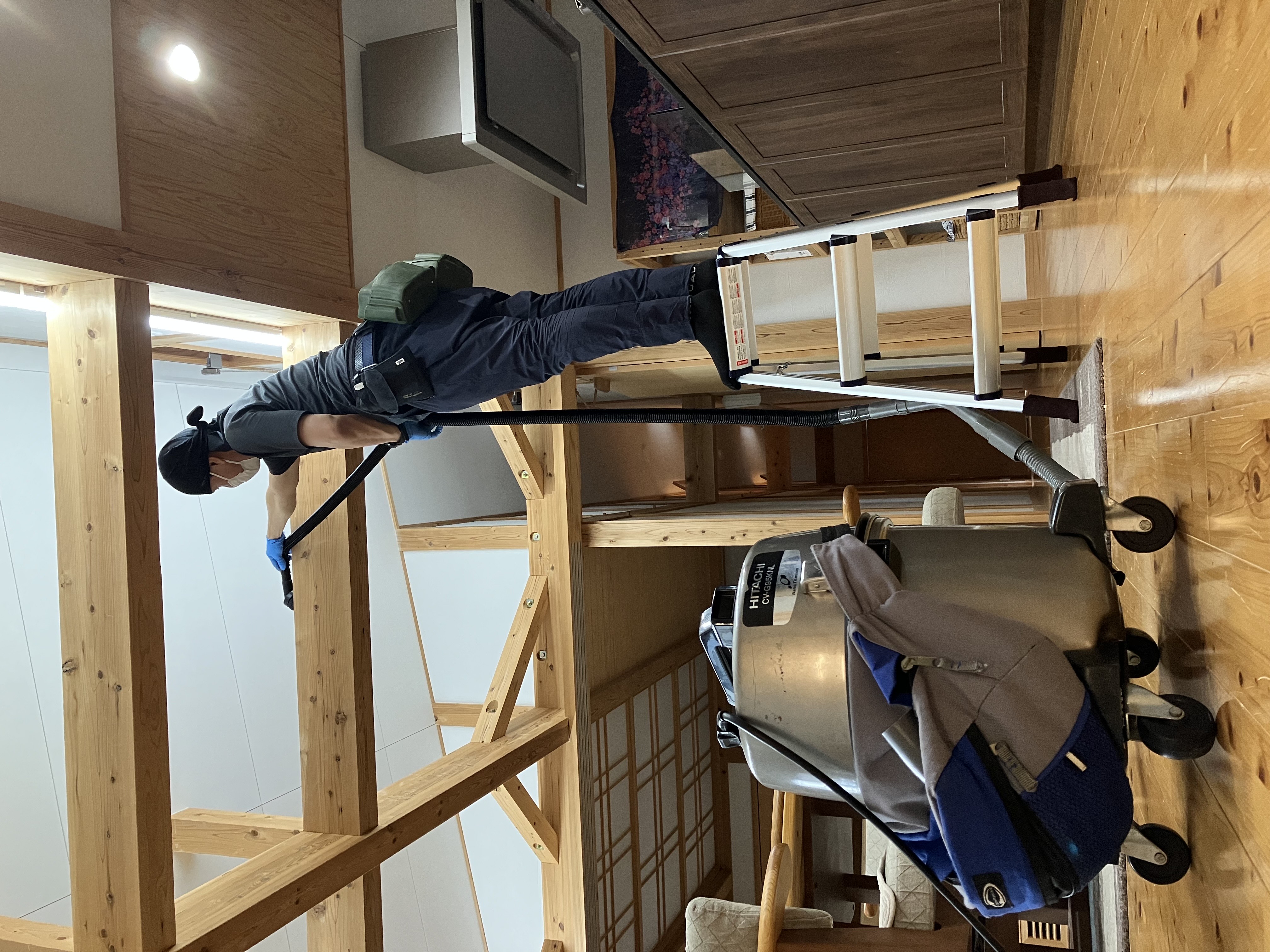 高い梁の掃除